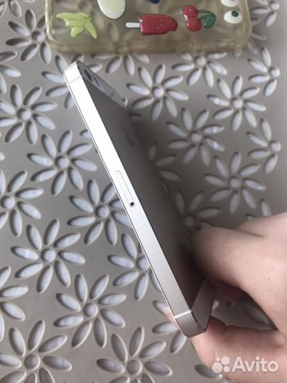 Телефон iPhone 5s