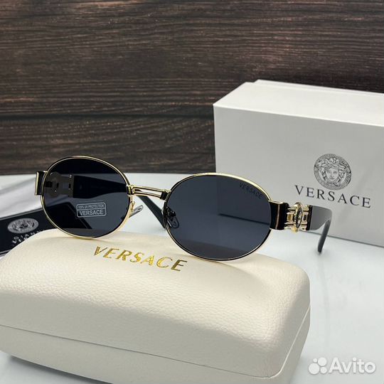 Солнцезащитные очки versace