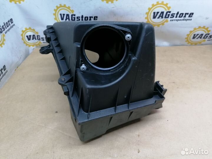 Корпус воздушного фильтра Volkswagen Golf 4 2.3