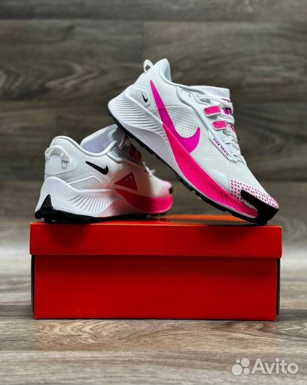 Nike pegasus trail 3 white pink