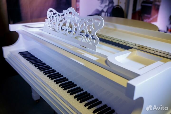 Белый рояль в аренду