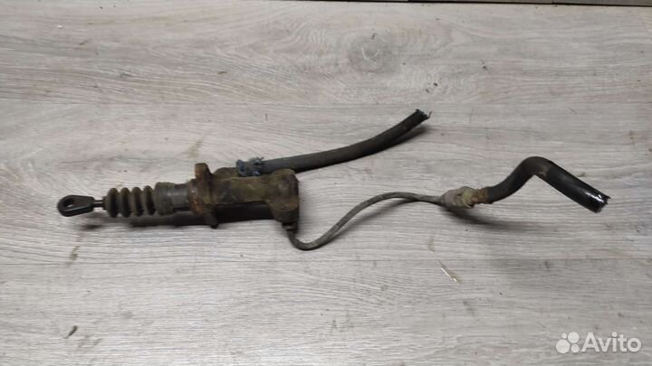 Главный цилиндр сцепления Volkswagen Passat b3