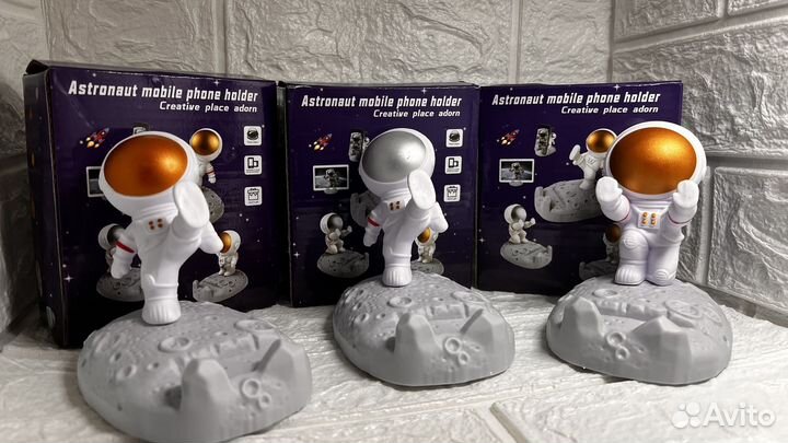 Подставка для телефона космонавт