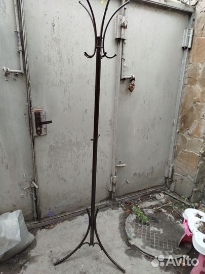 Вешалка на ножке