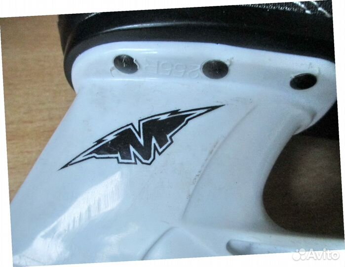 Коньки хоккейные