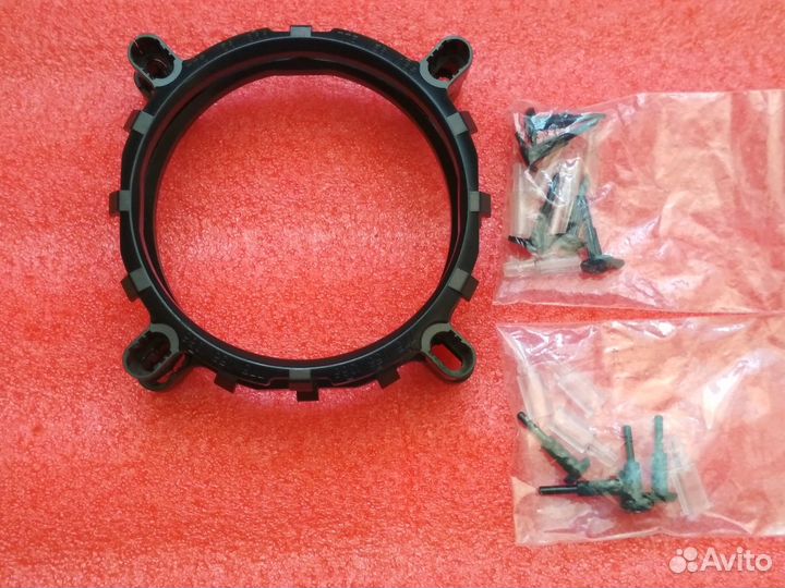 Разный крепеж систем охлаждения процессоров. Винты