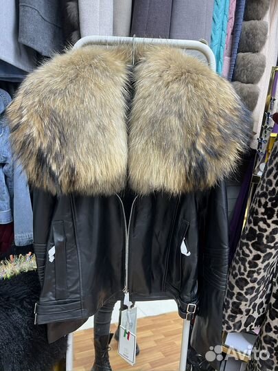 Куртка натуральная кожа воротник шикарный енот