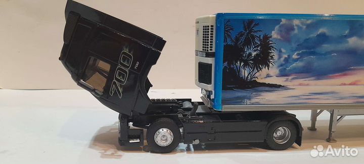 Коллекционная модель масштаб 1 43