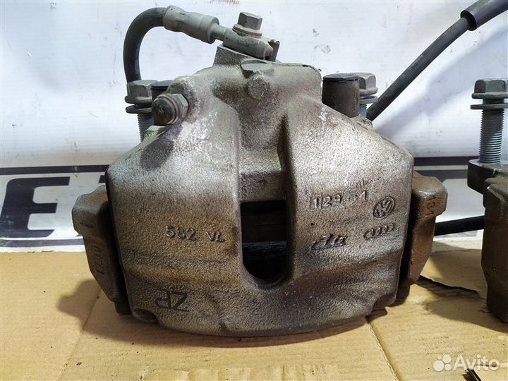 Суппорт передний Volkswagen Passat B7 1.4 caxa