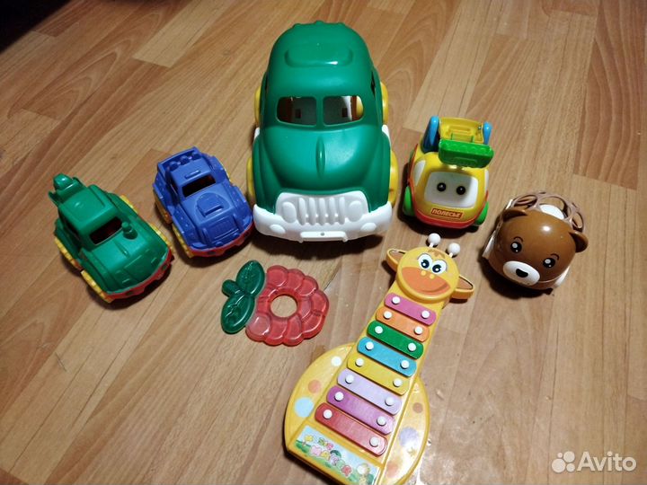 Игрушки пакетом машинки, кубики, боулинг