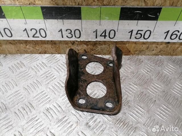 Кронштейн задней балки Skoda Octavia 2000 2011