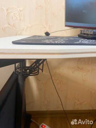 Стол компьютерный GameLab Monolith GL-910