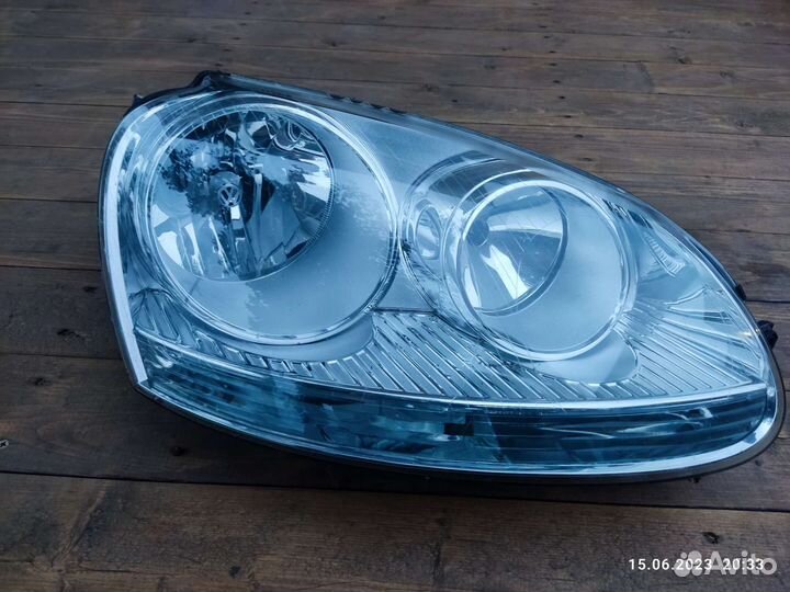 Фара правая VW Golf V