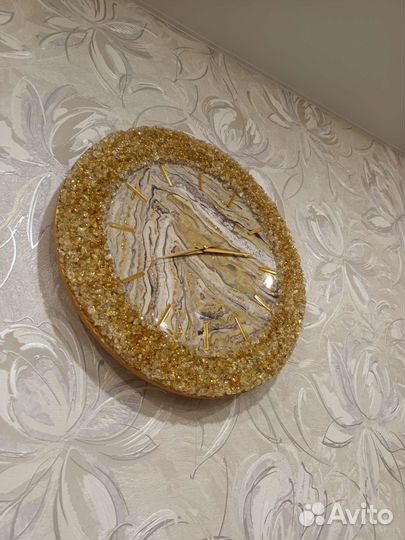 Кофейный столик, часы и панно