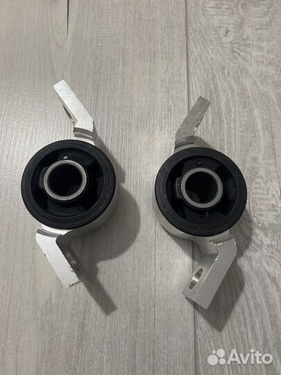 Задние втулки volvo XC90 31277898 и 31277897