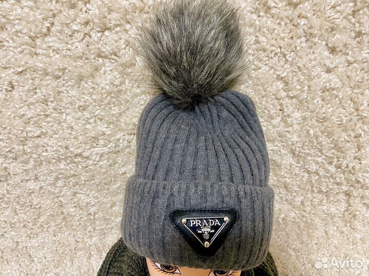 Шапка женская зимняя с меховым помпоном снуд