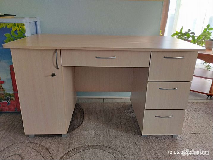 Письменный стол
