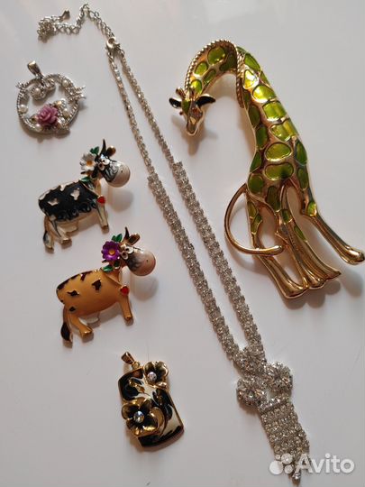 Бижутерия (броши,колье,подвески)