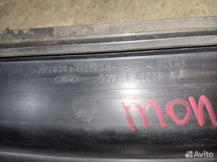 Накладка стеклоочистителя (жабо) Ford Mondeo 3