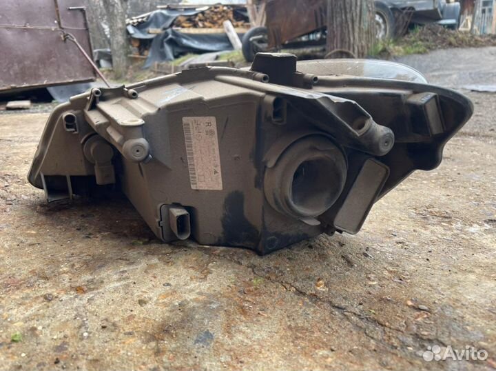 Фара поло седан