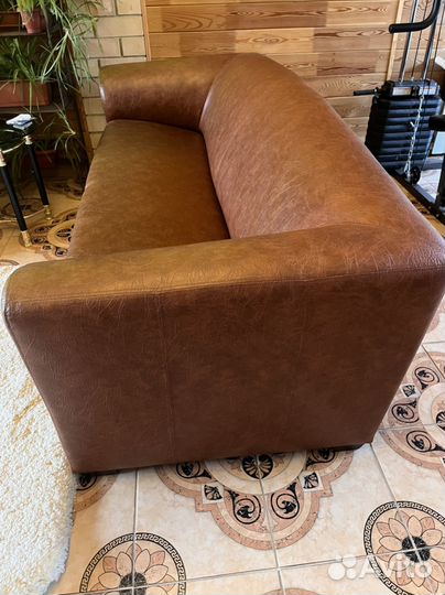 Диван из кожзама