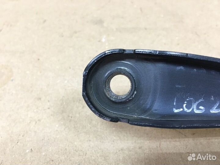 Поводок дворника левый Renault Logan 2 2014