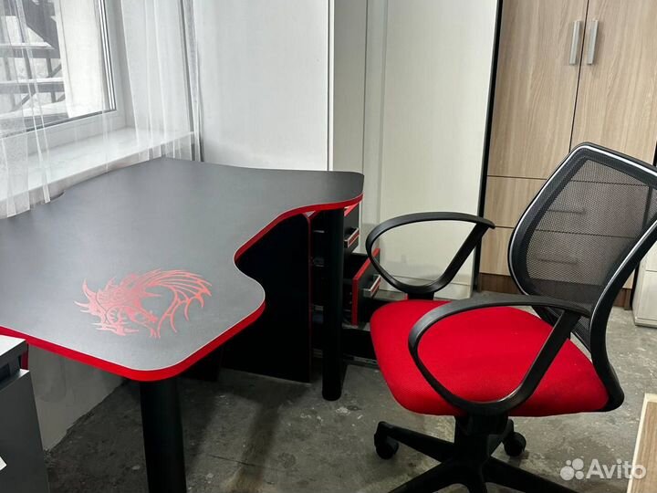 Компьютерный игровой геймерский стол