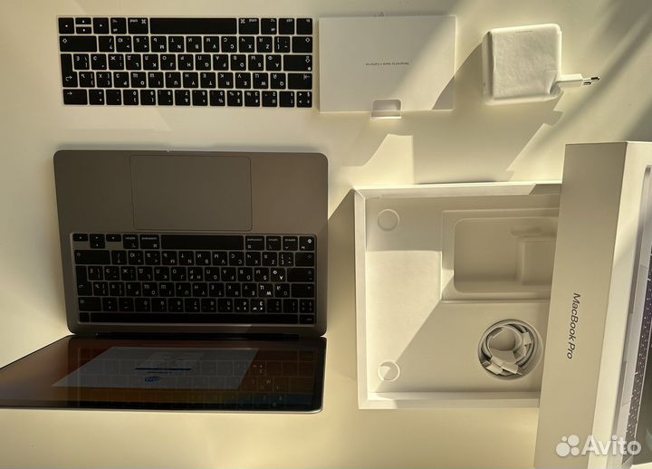 Macbook pro 13 2020 m1 с touch bar 8/256