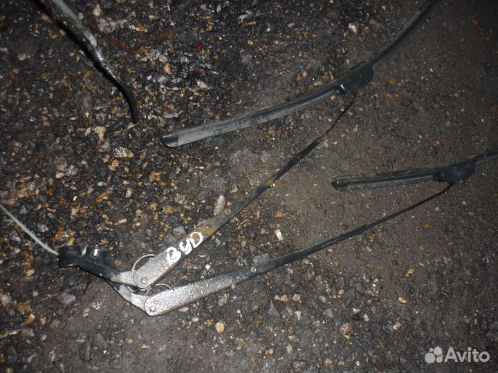 Поводок дворников BYD F3