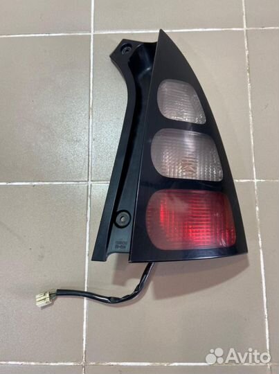 Фонарь задний правый Toyota Will Cypha 2003