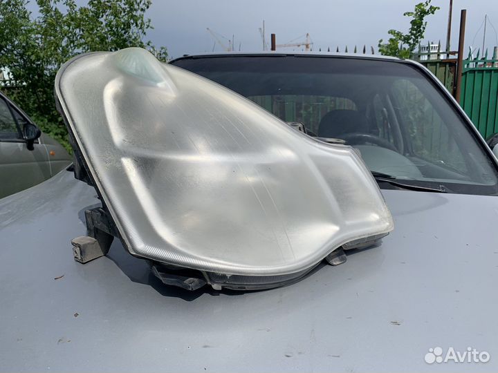 Права фара Nissan Almera G15