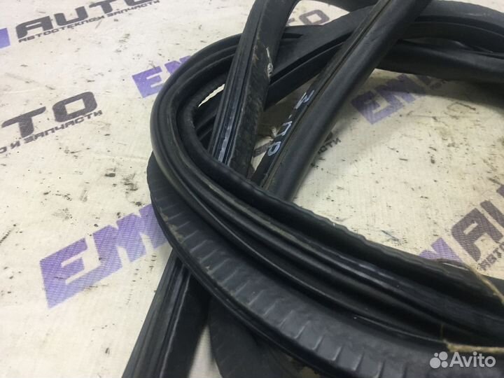 Уплотнитель проема двери задней Форд Фокус 1