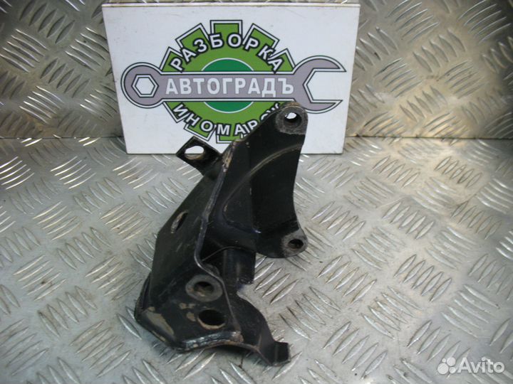 Кронштейн двигателя Volkswagen Golf 3 Vento 1992г