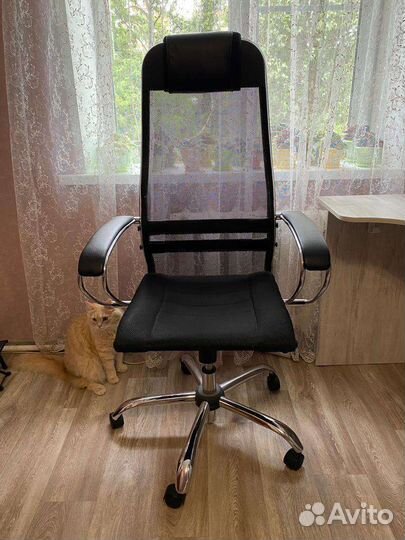 Офисное кресло