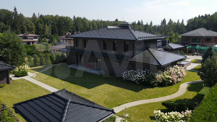 Коттедж 310 м² на участке 15 сот.