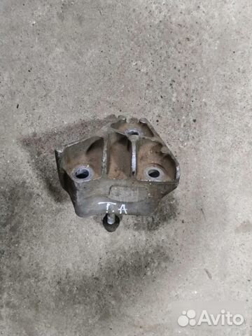 Кронштейн двигателя правый Toyota Avensis 2