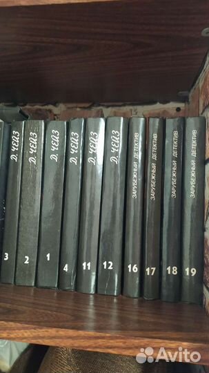 Книги детективы, фантастика