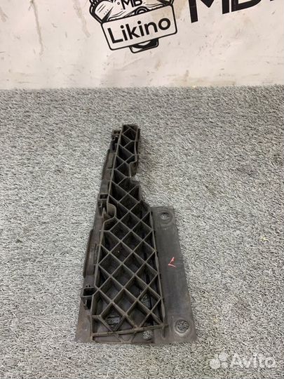 Кронштейн решетки радиатора левый Mercedes Glk