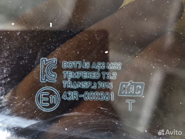 Стекло заднее правое двери на Kia Rio 3 хэтчбек