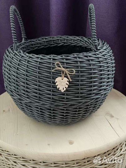 Кашпо из искусственного ротанга