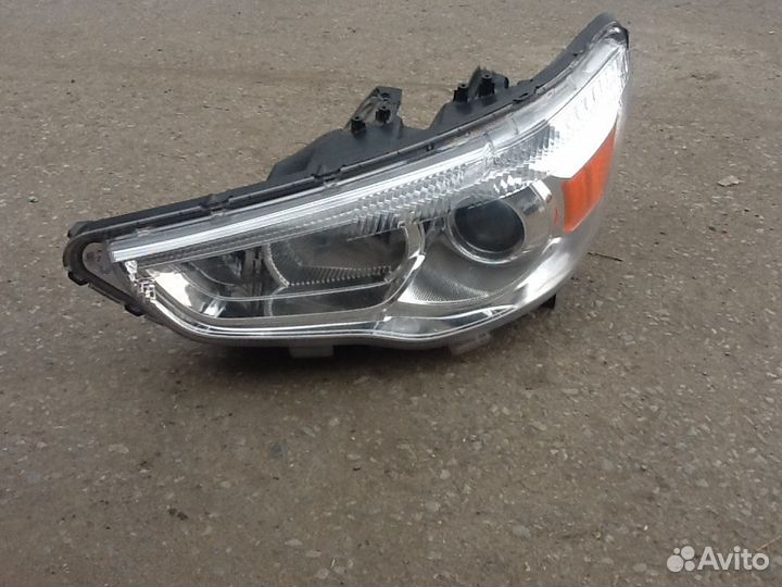 Mitsubishi ASX фара левая галоген