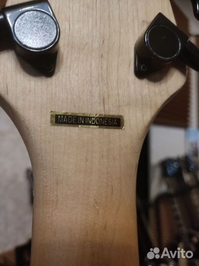 Бас гитара 5 струн Lyon by Washburn/ обмен