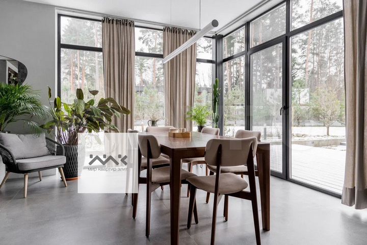 Коттедж 279,7 м² на участке 17,5 сот.