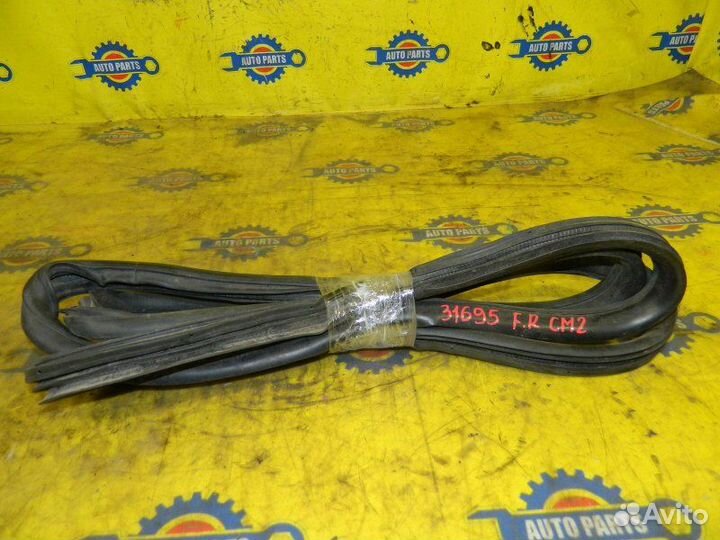 Уплотнение дверное переднее правое Honda Accord