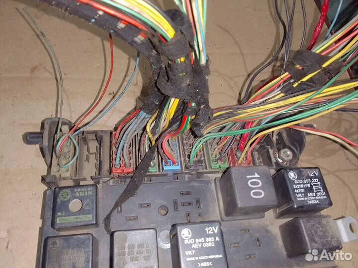 Разьем на блок предохранителей Skoda Felicia