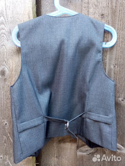 Школьные брюки и жилет 134