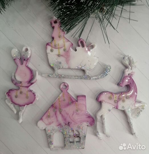 Елочные игрушки с росписью из эпоксидной смолы