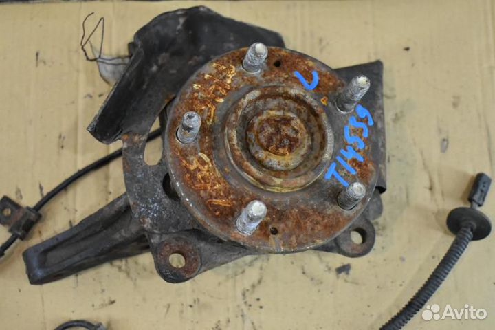 Кулак поворотный передний левый Hyundai Tucson 1