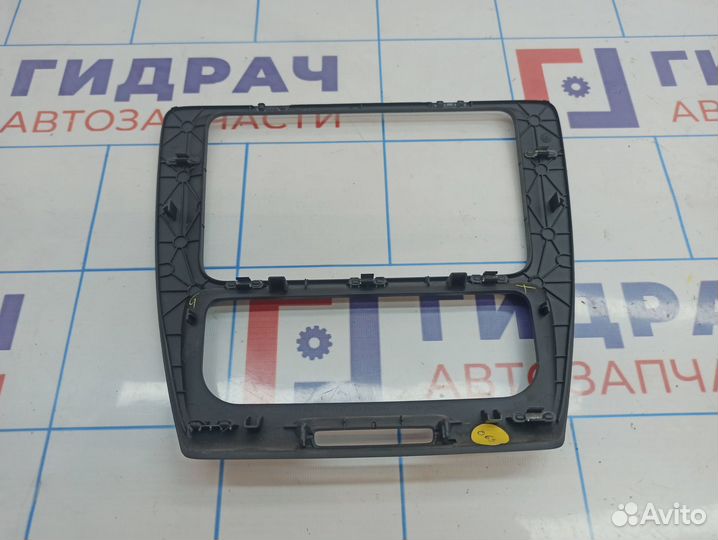 Рамка магнитолы Volkswagen Jetta (A6) 5C6858069A1QB
