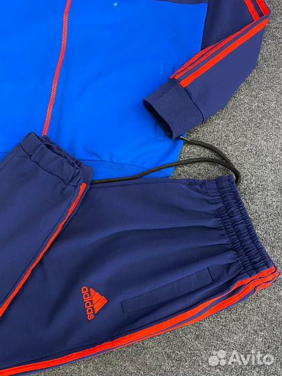 Спортивный костюм adidas